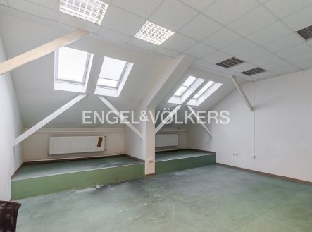 Pronájem komerčního objektu, sklad, 2 326 m²