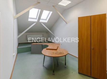Pronájem kanceláře, 212 m²