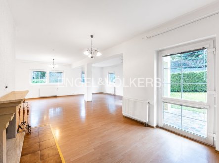 Pronájem domu/vily, 251 m²