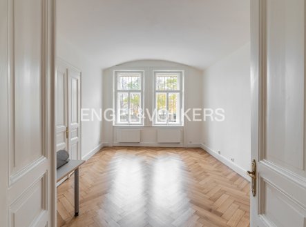 Pronájem kanceláře, 77 m²