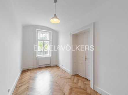 Pronájem kanceláře, 77 m²