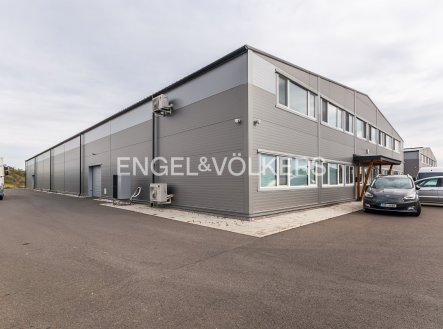 Pronájem komerčního objektu, sklad, 1 890 m²