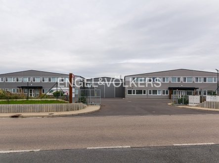 Pronájem komerčního objektu, sklad, 1 890 m²