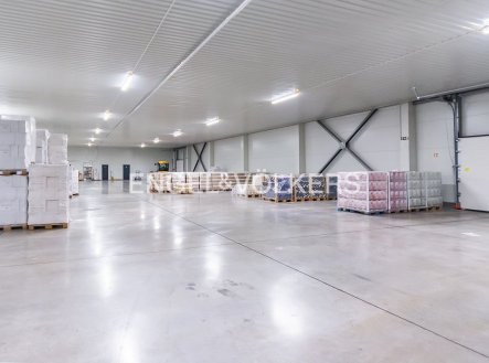 Pronájem komerčního objektu, sklad, 1 890 m²