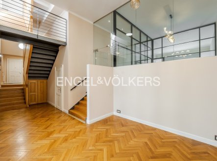 Pronájem bytu, 6+kk, 210 m²