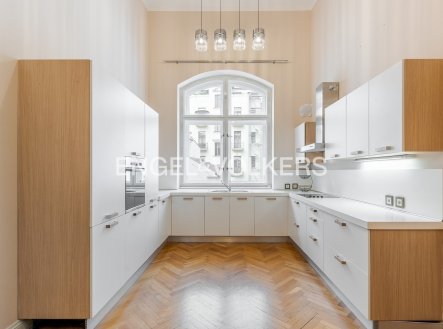 Pronájem bytu, 6+kk, 210 m²