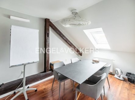 Pronájem kanceláře, 93 m²