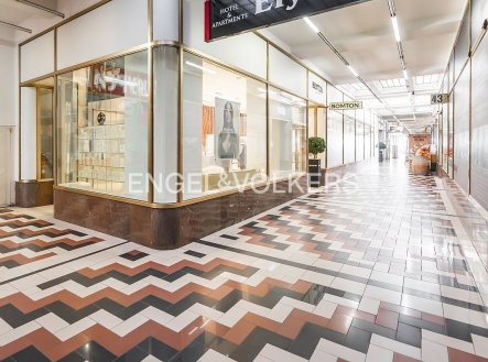 Pronájem obchodní prostory, 923 m²