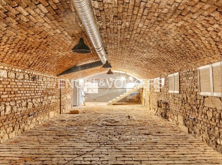 Pronájem obchodní prostory, 155 m²