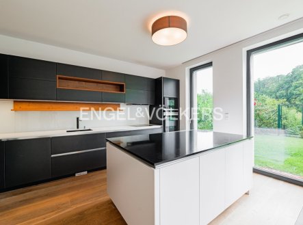 Pronájem domu/vily, 216 m² obrázek