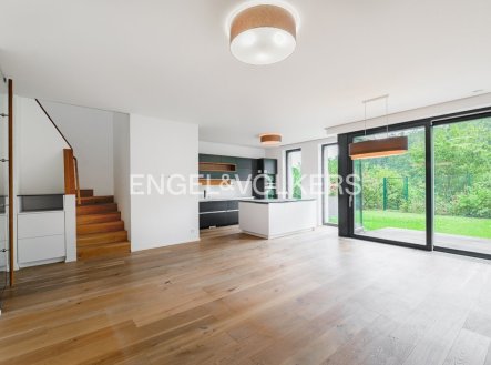 Pronájem domu/vily, 216 m²