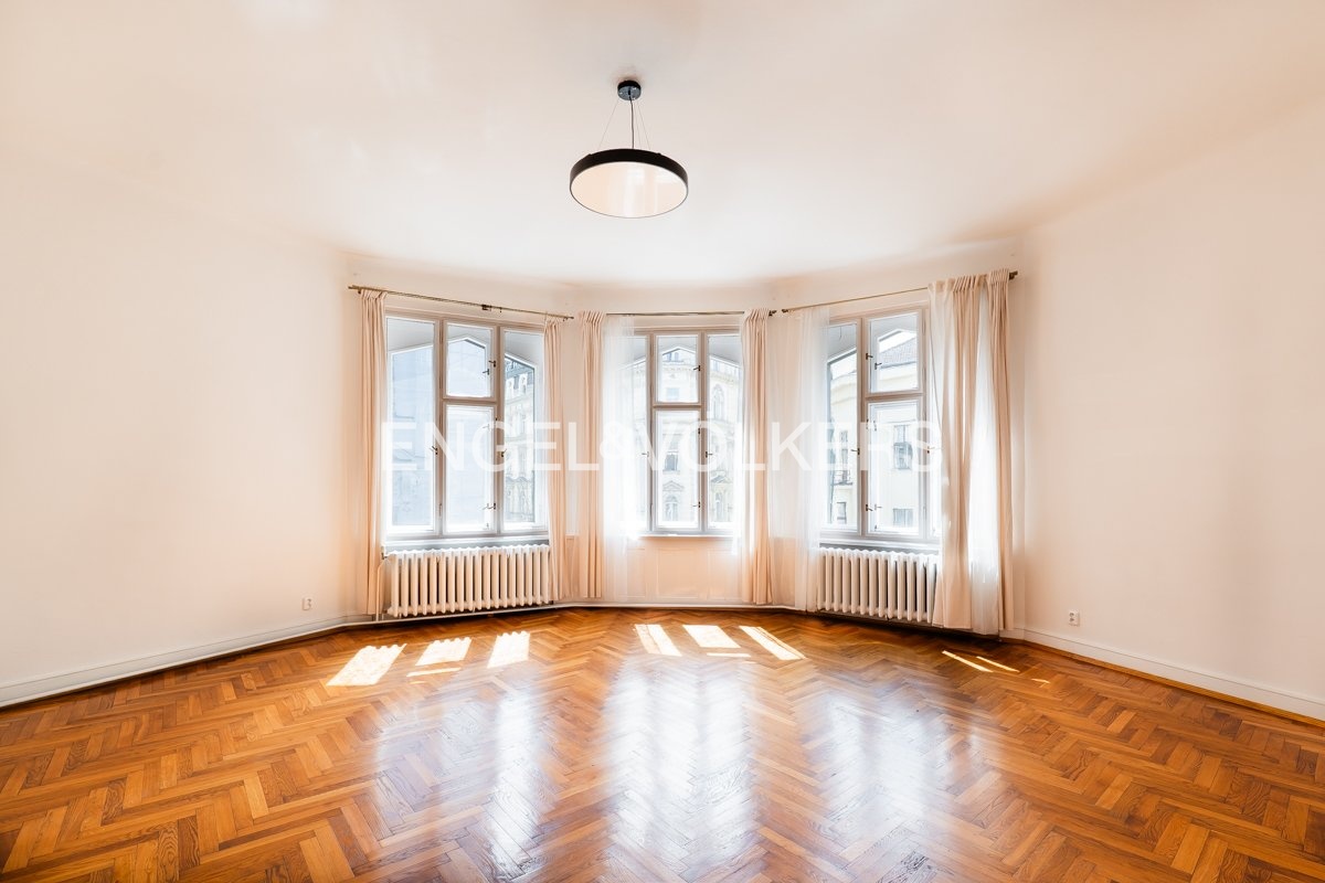1 P1579236-HDR_Web