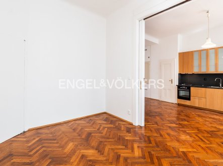 Pronájem kanceláře, 92 m²