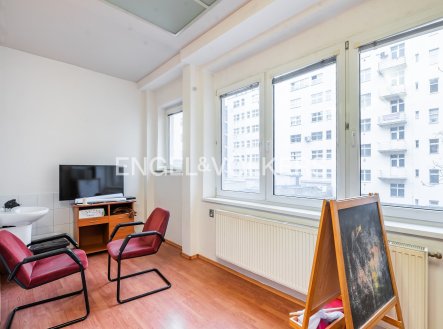 Pronájem obchodní prostory, 130 m²