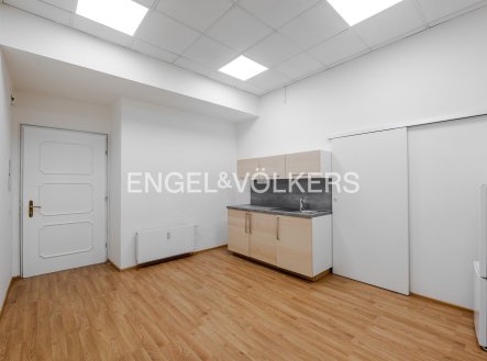 Pronájem kanceláře, 146 m²