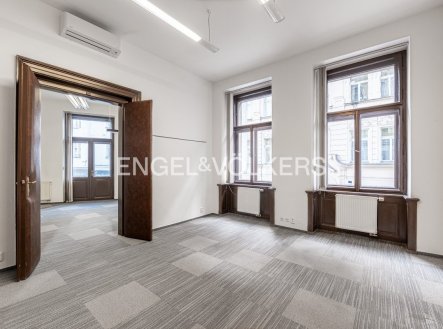 Pronájem kanceláře, 206 m²