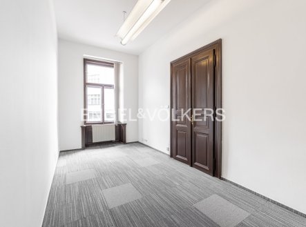 Pronájem kanceláře, 206 m²