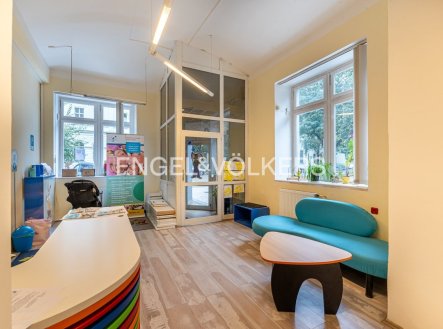 Pronájem komerčního objektu, jiný, 175 m²