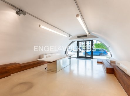 Pronájem kanceláře, 250 m²