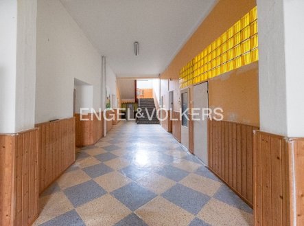 Pronájem komerčního objektu, sklad, 870 m²