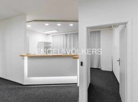Pronájem kanceláře, 175 m²