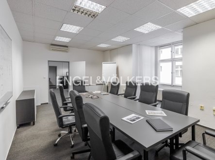 Pronájem kanceláře, 92 m²