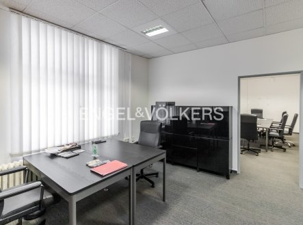 Pronájem kanceláře, 92 m²
