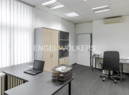 Pronájem kanceláře, 92 m²