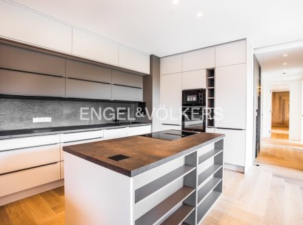 Pronájem bytu, 4+kk, 144 m²