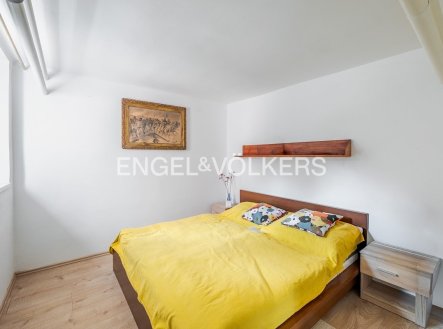 Pronájem kanceláře, 73 m²