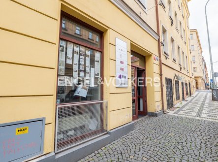 Pronájem kanceláře, 136 m²