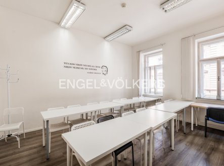Pronájem kanceláře, 136 m²