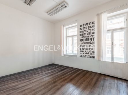 Pronájem kanceláře, 136 m²