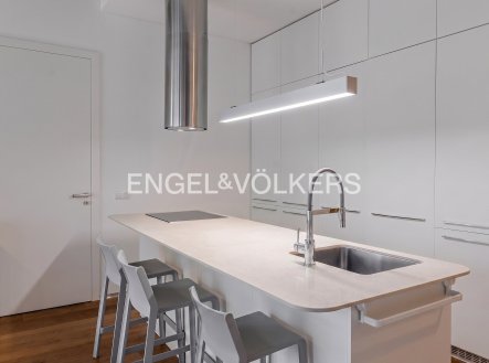 Pronájem bytu, 4+kk, 155 m²