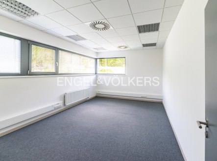 Pronájem kanceláře, 260 m²