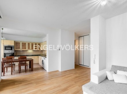 Pronájem bytu, 4+kk, 82 m²