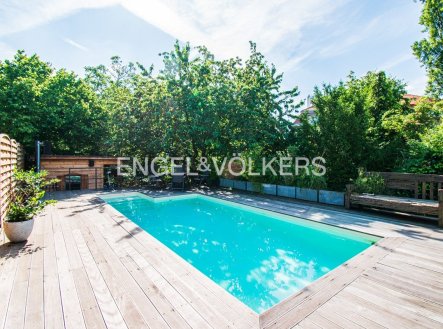Pronájem domu/vily, 360 m²