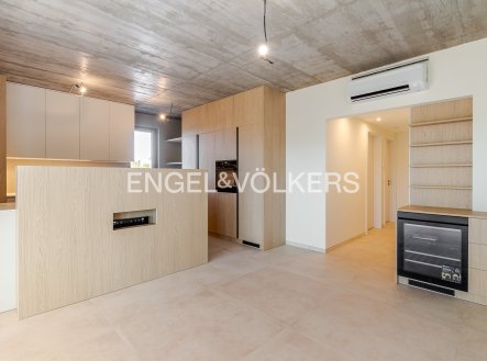 Pronájem bytu, 4+kk, 98 m²