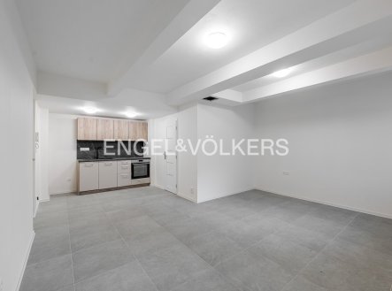Pronájem bytu, 1+kk, 33 m²