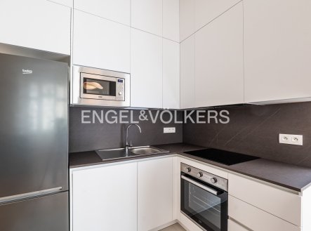 Pronájem bytu, 4+kk, 99 m²