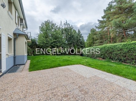 Pronájem domu/vily, 302 m²