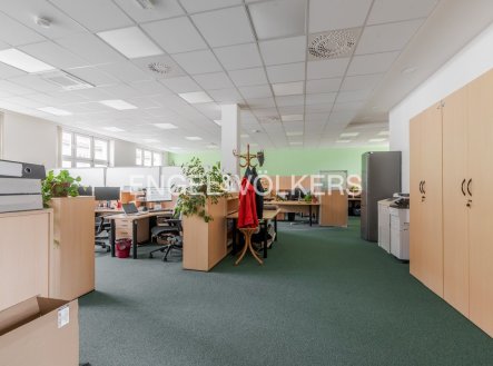Pronájem kanceláře, 1 318 m²