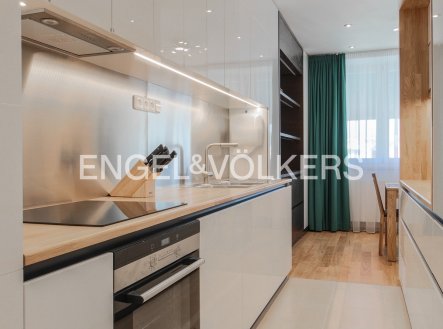 Pronájem bytu, 4+kk, 140 m²