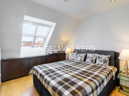 Pronájem bytu, 4+kk, 140 m²