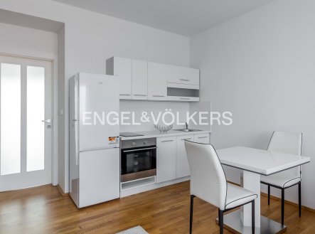 Pronájem bytu, 1+kk, 38 m²
