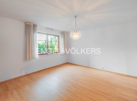 Pronájem domu/vily, 440 m²