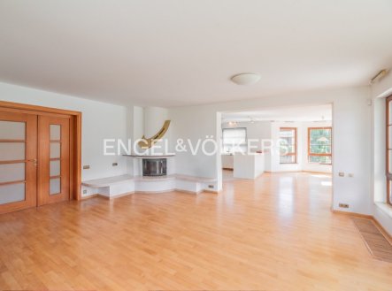 Pronájem domu/vily, 440 m²