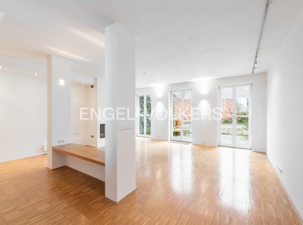Pronájem domu/vily, 350 m²
