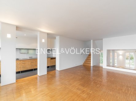 Pronájem domu/vily, 350 m²