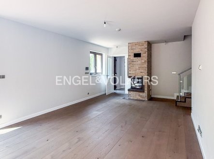 Pronájem domu/vily, 184 m²